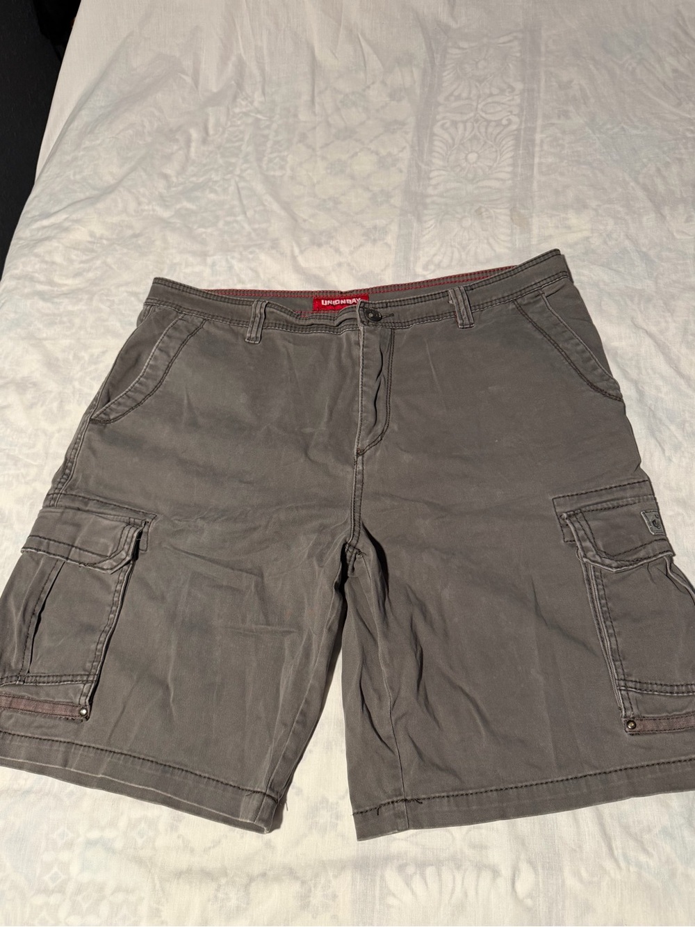 UNIONBAY Men's Gray Cargo Shorts with Multiple Pockets size 40